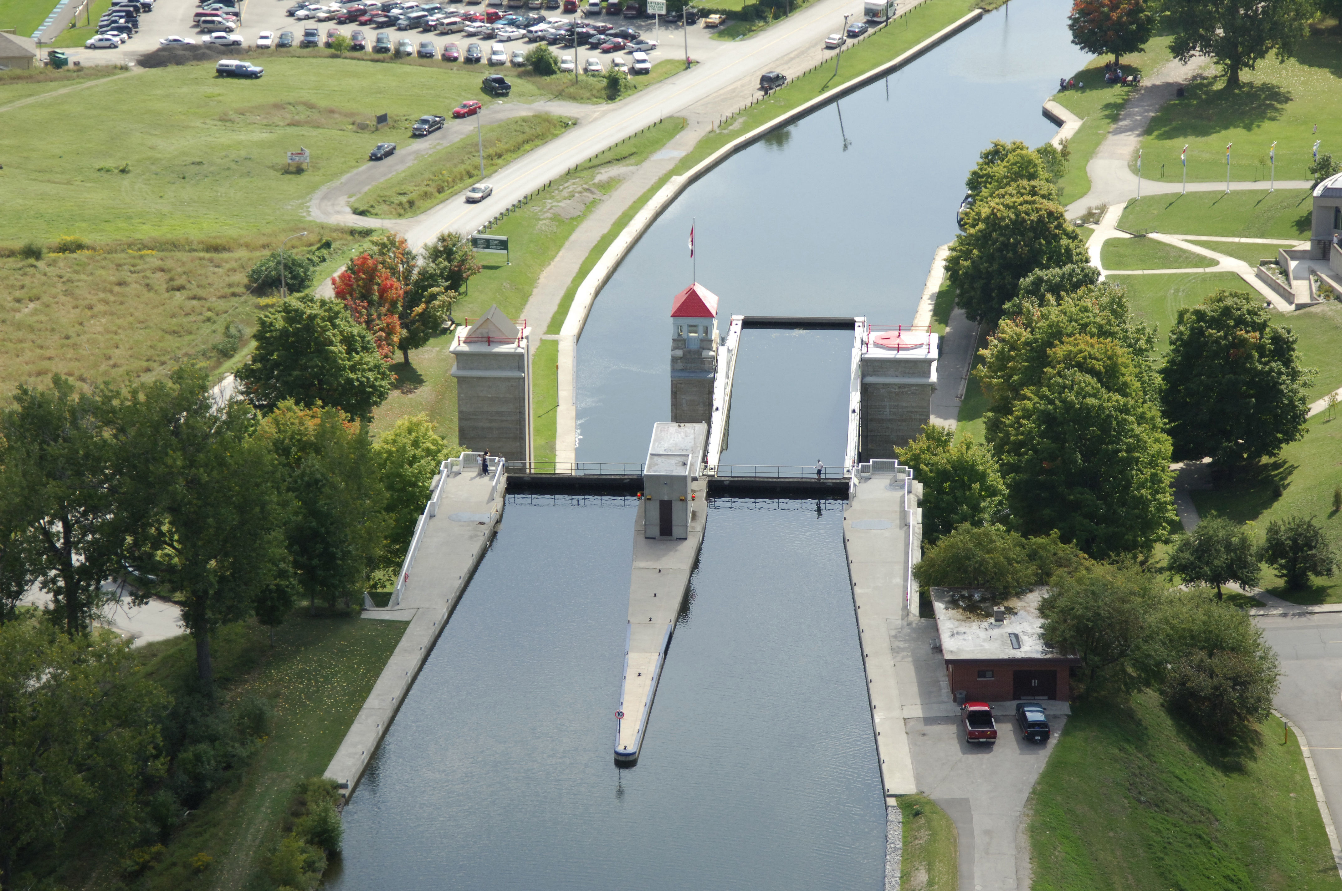 Lock 21 - Peterborough Lift Lock lock image