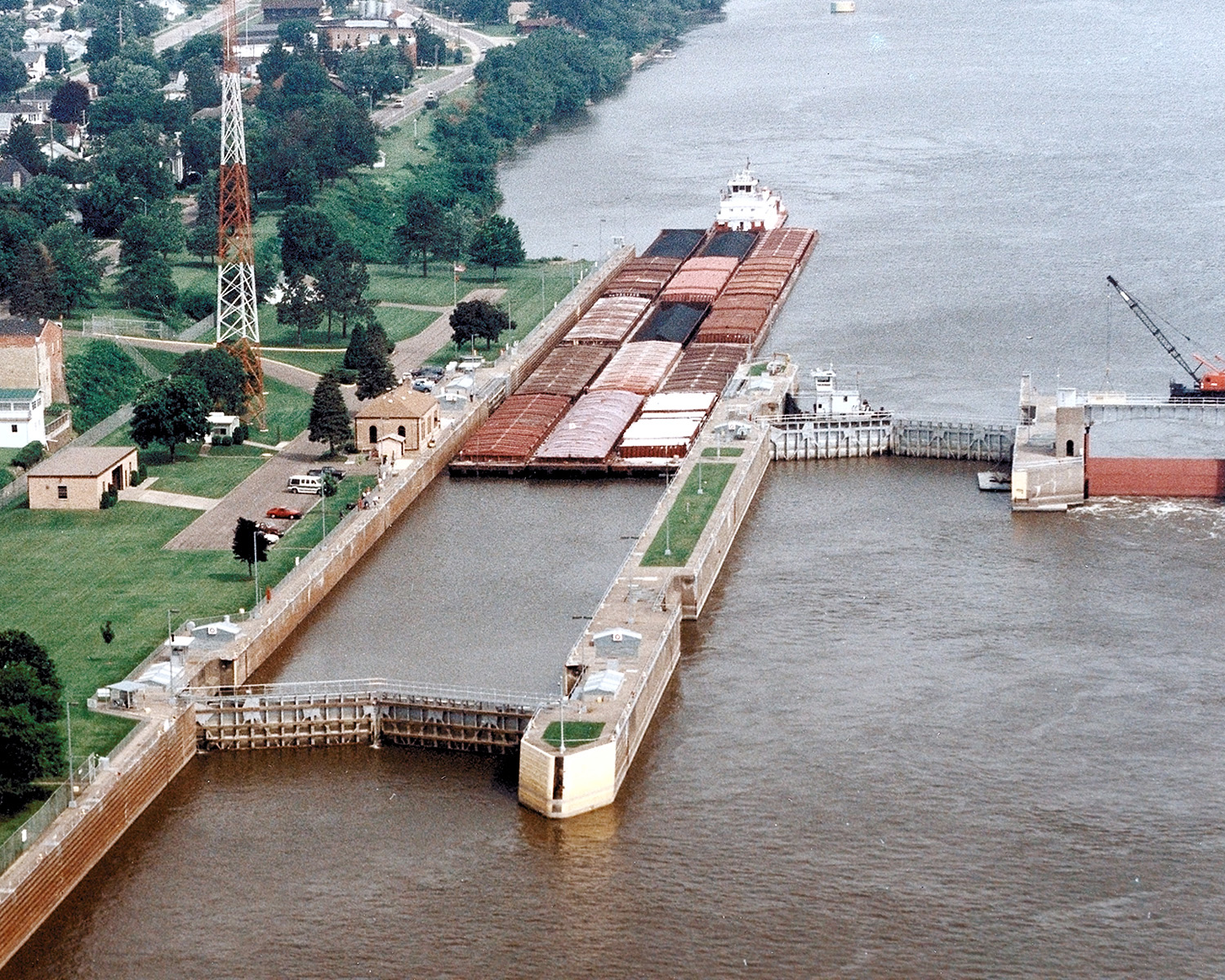 Lock and Dam 12 lock image