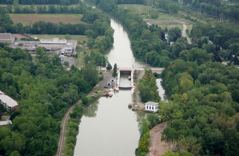 E33 Rochester lock image