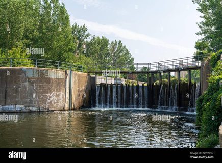 Lachine Canal Lock 1 - Old Port of Montr&eacute;al image thumbnail