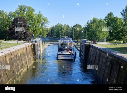 Rideau Lock 10 - Hartwells lock image