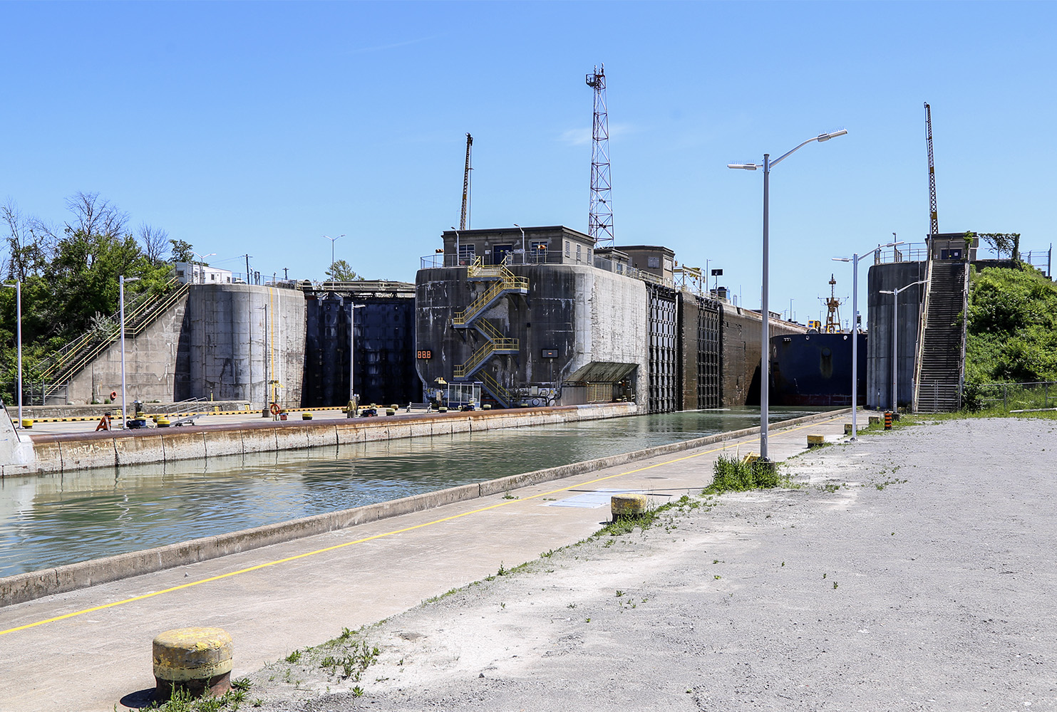Welland Canal Lock 7 lock image